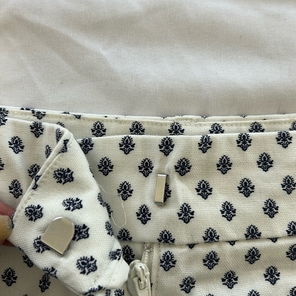 Artisan NY Patterned Women Shorts size 6, blue and white cotton blend casual - Picture 7 of 7